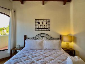Postel nebo postele na pokoji v ubytování Puerto Nuevo Surf Villa del Mar 2BR with pool + 15 fotografií