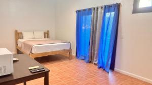 Postel nebo postele na pokoji v ubytování Las Palmas Cabins + 1 fotografie