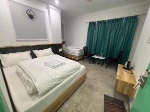 Postel nebo postele na pokoji v ubytování Parvati Heritage + 7 fotografií