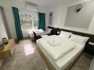 Postel nebo postele na pokoji v ubytování Parvati Heritage