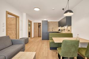 Kuchyň nebo kuchyňský kout v ubytování Das Refugium Mountain Apartment Ötztal - Längenfeld