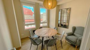 a dining room with a table and chairs and a couch at Jackson 3 in Lugo