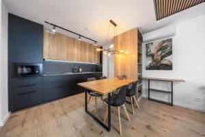 Kuchyň nebo kuchyňský kout v ubytování Medená Luxe Residence - 2BR Old Town & Bratislava