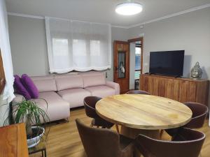 A television and/or entertainment centre at L'arome de Ainsa