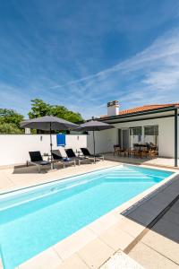 Bazén v ubytování Villa Relax Home Sun nebo v jeho okolí