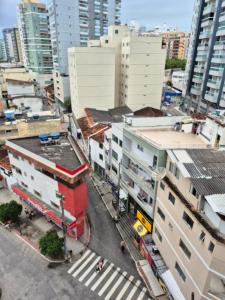 an overhead view of a city with buildings and a street at Guaraloft DUBAI Centro de Guarapari in Guarapari