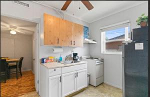 Η κουζίνα ή μικρή κουζίνα στο Cozy and comfortable guesthouse