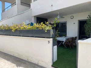 Balkón alebo terasa v ubytovaní PLAYA ALMARDA,PISCINA,2 TERRAZAS,WIFI,PARKING,BBQ,TRANQUILo