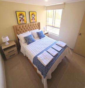 a bedroom with a bed with towels on it at Apartamento Premium frente a Universidad San Marcos para 4 pers en lima in Lima