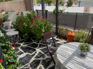 Vonkajšia záhrada v ubytovaní PLAYA ALMARDA,PISCINA,2 TERRAZAS,WIFI,PARKING,BBQ,TRANQUILo