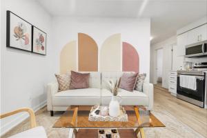 Billede fra billedgalleriet på Luxury 2BR 2BTH Suite 5 Mins to The Falls Sleeps 6 i Niagara Falls