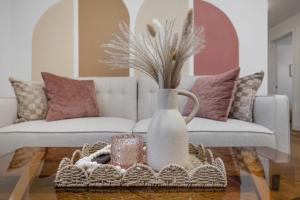 Billede fra billedgalleriet på Luxury 2BR 2BTH Suite 5 Mins to The Falls Sleeps 6 i Niagara Falls