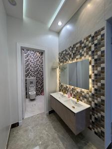 Ένα μπάνιο στο aloha chalet