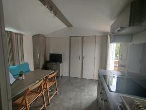 a kitchen with a table and chairs in a room at Casinhas Do Alentejano - Lands house Bungalows in Burinhosa