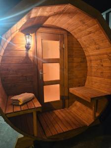 Gambar di galeri bagi Moun Bolton Cabin 'Chester' di Portlaw