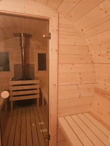 Gambar di galeri bagi Moun Bolton Cabin 'Chester' di Portlaw