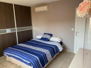 Katil atau katil-katil dalam bilik di Villa La Voile avec piscine 3 chambres +40 gambar