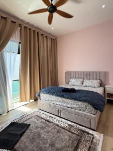 Giường trong phòng chung tại D'Sawah Homestay'