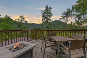 Gallery image of Stargazer - Rooftop Hot Tub Walk To Red River in Stanton