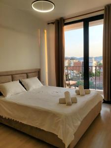 Ένα ή περισσότερα κρεβάτια σε δωμάτιο στο City Apartment with Balconies