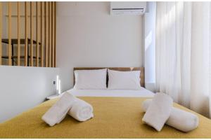 a bedroom with a bed with two towels on it at Ladadika Vibes Studio 2 in Thessaloniki