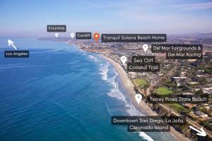 索拉纳海滩Solana Beach Home 4 blocks from the Ocean的海滩和海洋的鸟瞰图