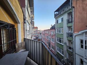 Balkón nebo terasa v ubytování JirHouse Sarıköşk Suit