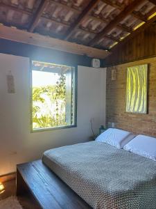 a bedroom with a bed and a window at Chalé Frida Kahlo in Campinas
