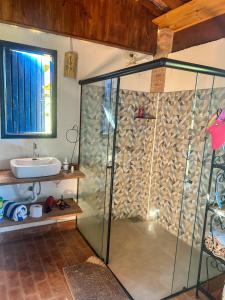 a bathroom with a shower and a sink at Chalé Frida Kahlo in Campinas +42 photos