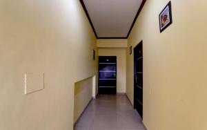 a hallway with yellow walls and a ceiling at Hotel O Sri Krishna Palace in Lucknow