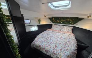 a bed in the back of an rv at L'évasion - Pairi Daiza - Insolite in Chièvres