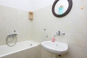 Kúpeľňa v ubytovaní Apartment Grebastica 4881a
