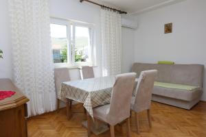 Posedenie v ubytovaní Apartment Grebastica 4881a