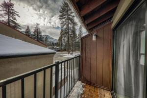 226 Bldg B condo v zimě + 7 fotografií