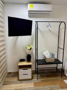 Una televisión o centro de entretenimiento en EasyHouse