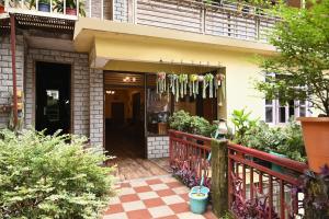 Hotel O Kaizen Residency的阳台或露台