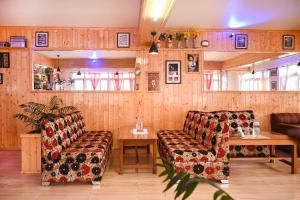 Hotel O Kaizen Residency的休息区