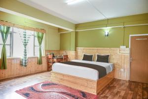 Hotel O Kaizen Residency客房内的一张或多张床位