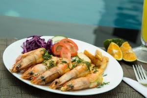 Makanan di atau berdekatan hotel