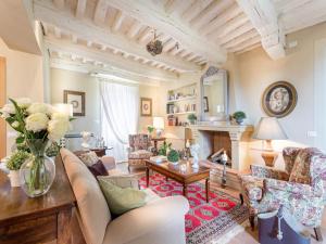 Fotografie z fotogalerie ubytování Villa in Tuscany with Panoramic Vineyard Views v destinaci Lucca + 42 fotografií