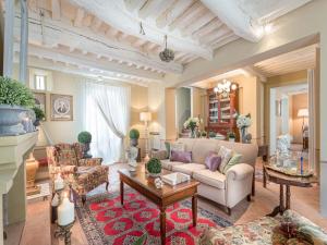 Fotografie z fotogalerie ubytování Villa in Tuscany with Panoramic Vineyard Views v destinaci Lucca