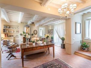 Fotografie z fotogalerie ubytování Villa in Tuscany with Panoramic Vineyard Views v destinaci Lucca