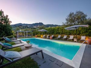 Bazén v ubytování Apartment in Tuscany with Pool and Scenic Views nebo v jeho okolí