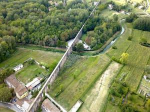 Photo de la galerie de l'établissement Apartment in Lucca with Private Spa, à Capannori 51 autres photos