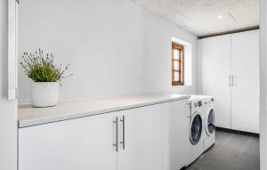 Fotografie z fotogalerie ubytování Stunning Home In Otterup With Kitchen v destinaci Otterup