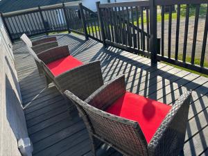 En balkong eller terrasse på Maison vue Fleuve 4 chambres deux pas du traversier !