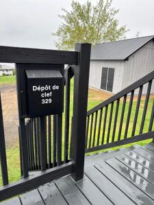 Bilde i galleriet til Maison vue Fleuve 4 chambres deux pas du traversier ! i Saint-Siméon