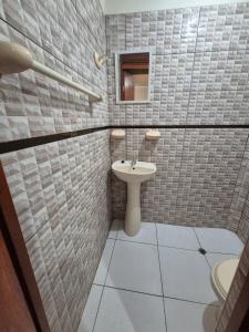 Koupelna v ubytování Habitación doble privada en Talara Centro