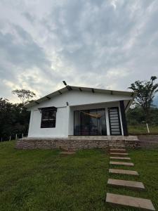 雷斯特雷波Cabaña moderna en Restrepo Meta的相册照片