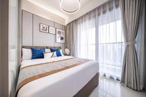 Ein Bett oder Betten in einem Zimmer der Unterkunft 岗厦轻居-深圳福田会展中心岗厦地铁站店